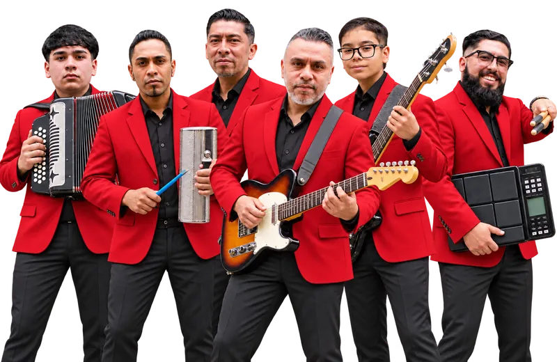 La Maldad Kumbiera con sacos rojos y sus instrumentos